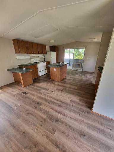 Main picture of 30 Thrasher Ln W
