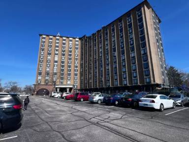 Main picture of One Renaissance Place