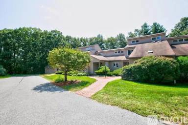 Main picture of 25 Monadnock Dr