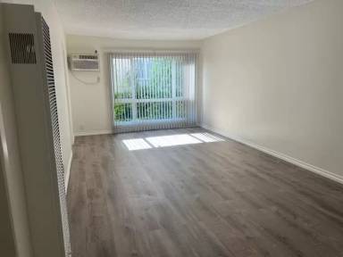 Main picture of 13423 Burbank Blvd