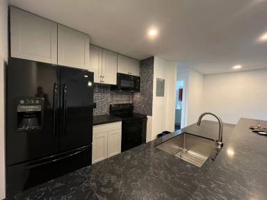 Main picture of 20930 Parthenia St