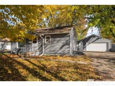 Main picture of 6724 Scott Ave N