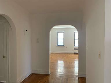 Main picture of 160 Beach 117th St