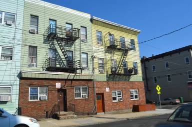 Main picture of 76 Hancock Ave