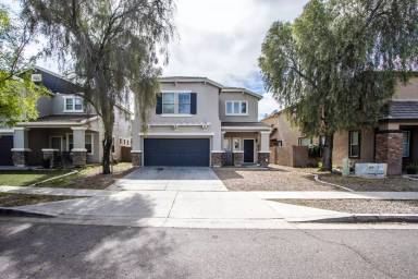 Main picture of 3909 W Irwin Ave