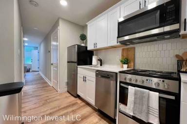 Main picture of 215 W 6th St