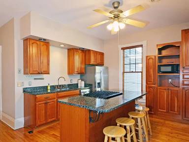 Main picture of 641 Grand Ave