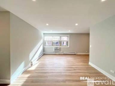 Main picture of 452 W Oakdale Ave