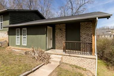 Main picture of 901 Forest Dale Ln