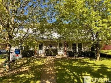 Main picture of 385 Park Hill Dr