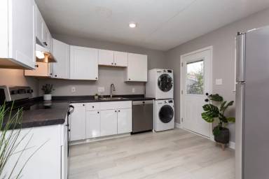 Main picture of 718 Holloway St