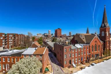 Main picture of 115 W Hamburg St