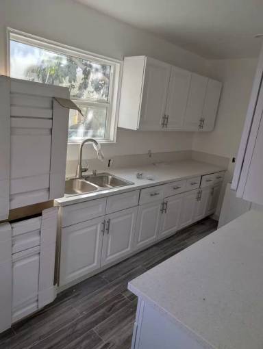 Main picture of 1190 N Kingsley Dr