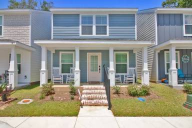 Main picture of 131 Coral Breeze Dr