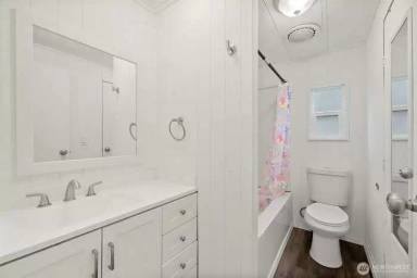 Main picture of 16503 Village Dr SE