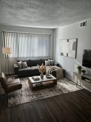 Main picture of 4581 High St