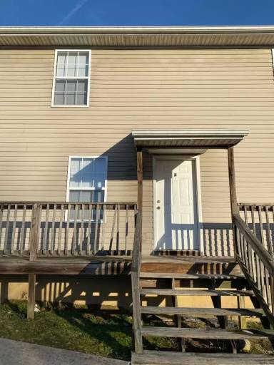 Main picture of 395 Thomas Rd