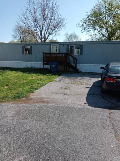 Main picture of 423 Golden Acres Dr