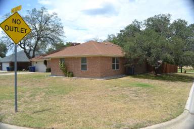 Main picture of 3002 Lois Cir