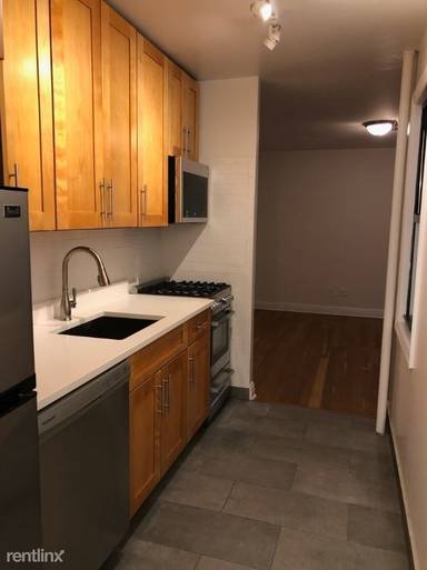 Main picture of 207 E 84th St