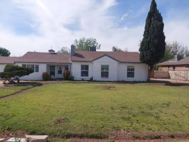 Main picture of 301 Rose Ln