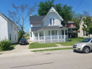 Main picture of 135 Page St NE