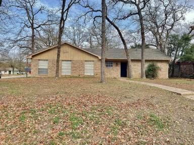 Main picture of 3101 Forestwood Dr