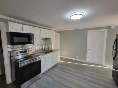 Main picture of 92 Ledge St