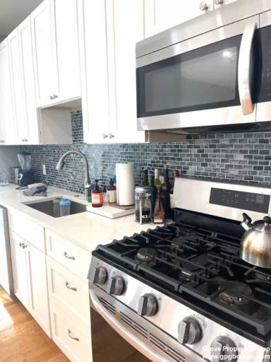 Main picture of 751 E 5th St