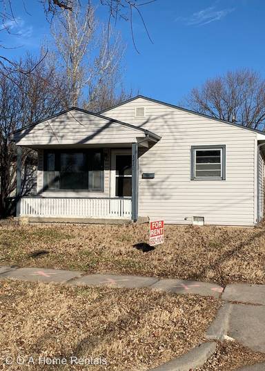 Main picture of 3420 W 10th St N