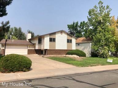 Main picture of 2624 W Lake St