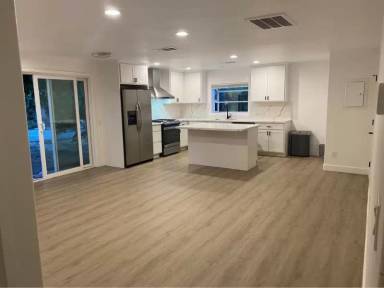 Main picture of 98 N Jackson Way