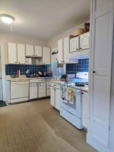 Main picture of 34 Oak St