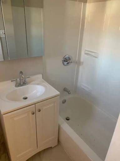 Main picture of 4401 S Wood St