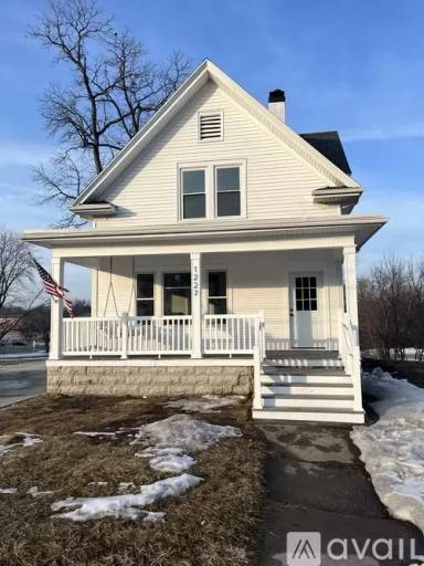 Main picture of 1227 W 22nd St