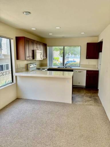 Main picture of 954-960 Sapphire St