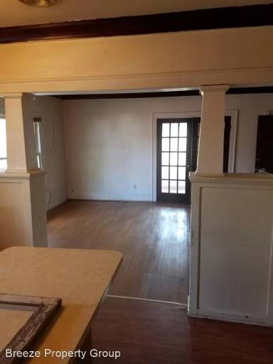 Main picture of 712 W Jackson St