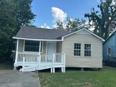 Main picture of 305 E Pine St