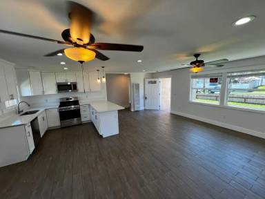 Main picture of 911 Rangeview St