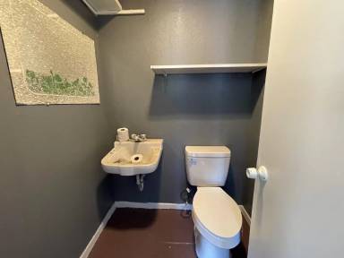 Main picture of 2216 W 7th St