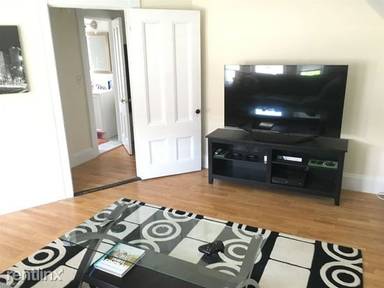 Main picture of 98 Elm St