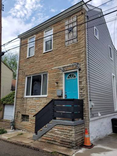 Main picture of 2617 Burham St
