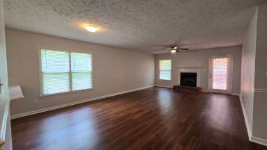 Main picture of 5762 Bavaria Pl
