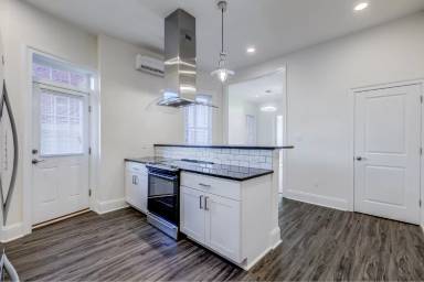 Main picture of 2620 W Main St
