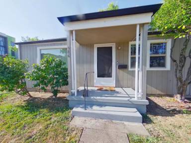 Main picture of 586 E 18th Ave