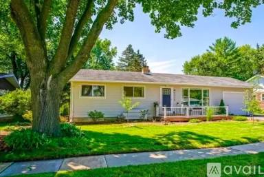 Main picture of 6219 Lakeview Blvd