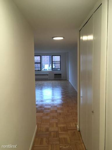 Main picture of 150 E 18th St Apartments