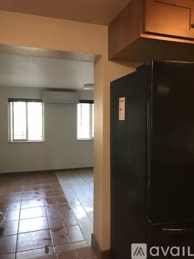 Main picture of 592 N Newport Ave