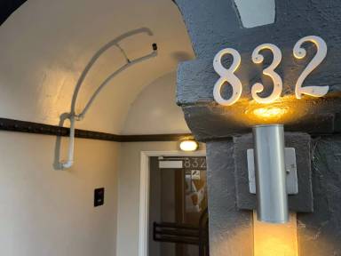 Main picture of 832 York St