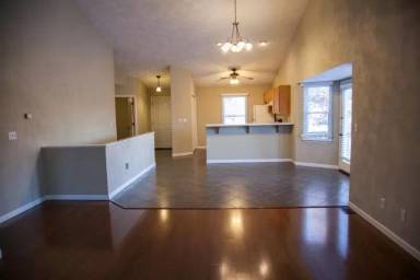 Main picture of 33 Old Orchard Ln